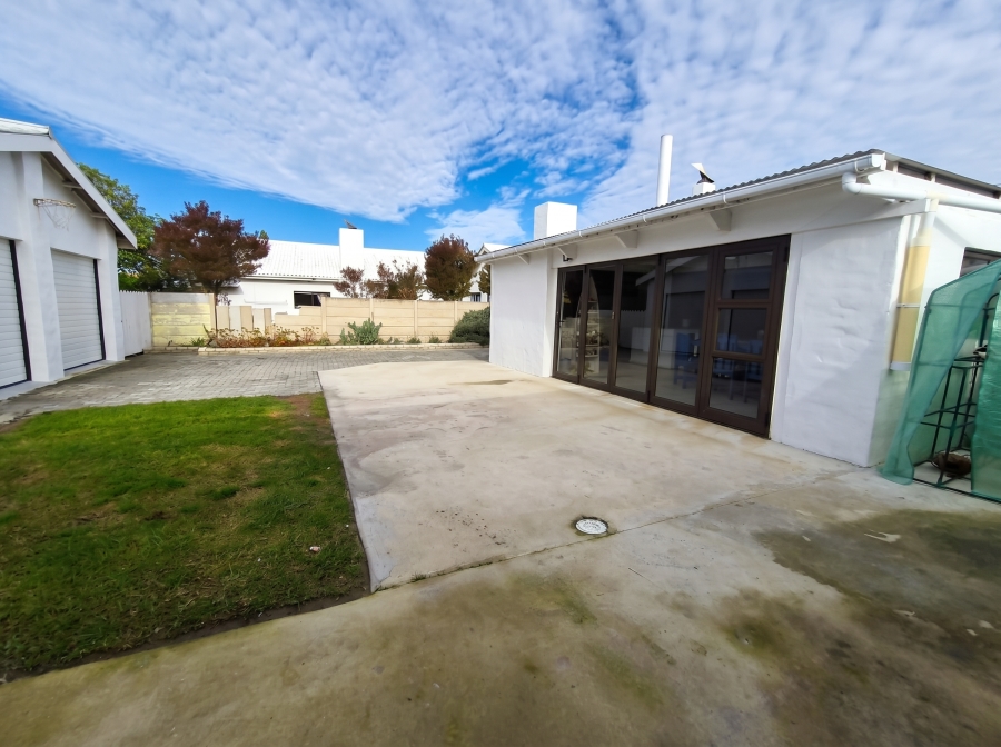 6 Bedroom Property for Sale in Struisbaai Western Cape